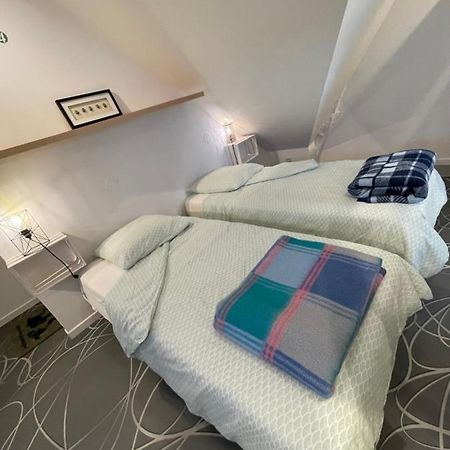 Duplex Appartamento Beaumont-sur-Sarthe Esterno foto
