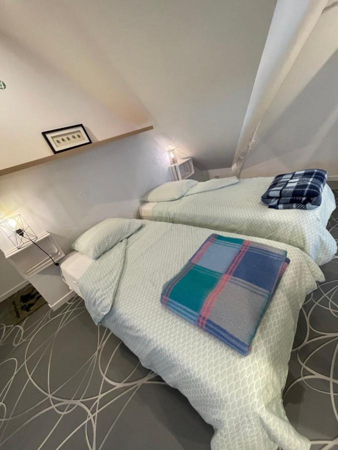 Duplex Appartamento Beaumont-sur-Sarthe Esterno foto